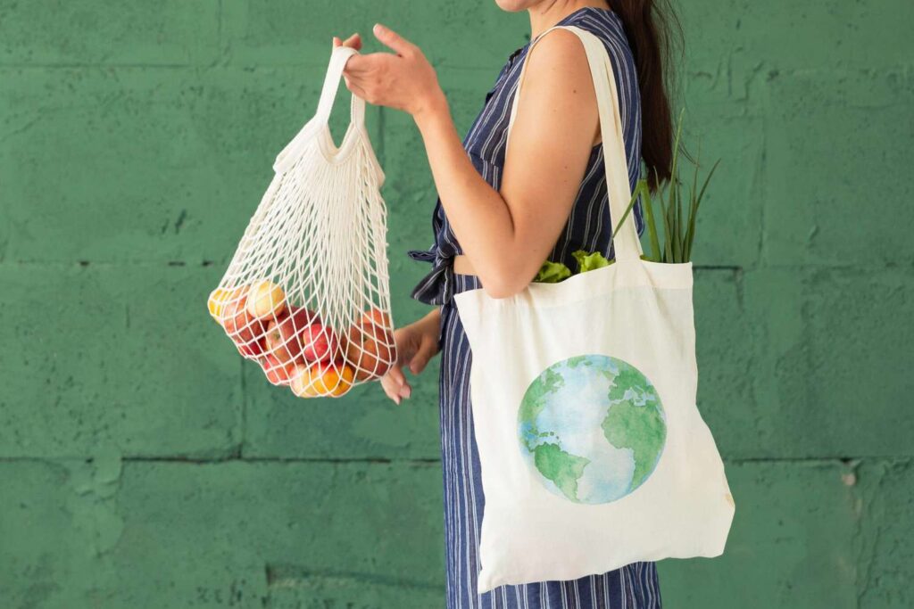 Zielone zakupy: Jak dokonywać ekologicznych wyborów podczas codziennych zakupów?
produkty przyjazne dla środowiska, ekologiczne sklepy, torby wielkokrotnego użytku, recykling, 